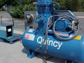 QUINCY 10HP TANK MOUNTED AIR COMPRESSOR