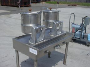 5 GAL. GROEN SS JACKETED TILT KETTLES (2), ONE HAS BASE