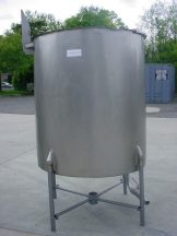 540 GALLON CHEM-TEK STAINLESS STEEL VERTICAL TANK