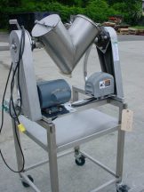 8 QT. PATTERSON KELLEY STAINLESS STEEL TWIN SHELL "V" LAB MIXER, LIQUID ADDITION