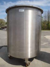500 GALLON STAINLESS VERTICAL TANK, PORTABLE