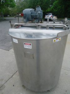 350 GALLON HIGHLAND EQUIPMENT STAINLESS STEEL JACKETED TANK, SWEEP AGITATION