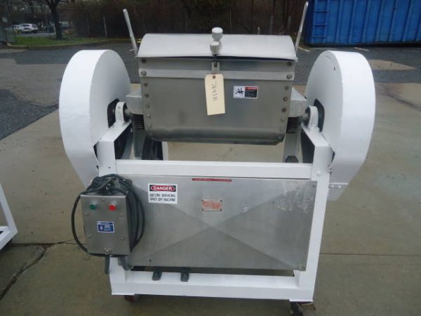LOMBI 50 LB. DOUBLE ARM PASTA DOUGH MIXER with TILT DISCHARGE
