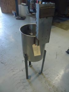 9 GALLON STAINLESS STEEL VERTICAL TANK