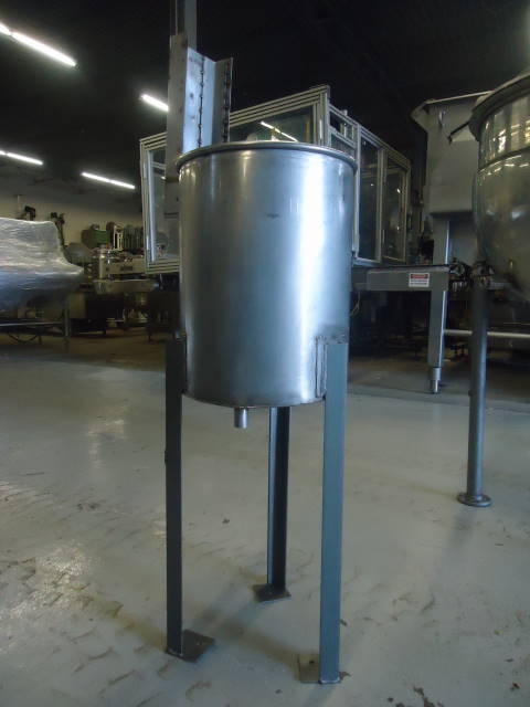 9 GALLON STAINLESS STEEL VERTICAL TANK - Wohl Associates