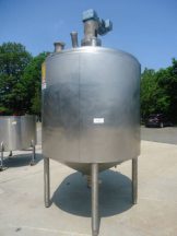 1,100 GALLON STAINLESS JACKETED VERTICAL MIX TANK, CONE BOTTOM