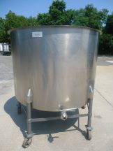 600 GALLON STAINLESS STEEL VERTICAL TANK, PORTABLE