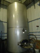 1,540 Gallon Hubert C. Stollenwerk Stainless Vertical Closed Tank