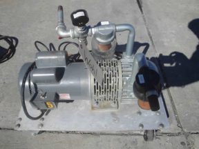 GAST VACUUM PUMP, 1-1/2 HP MOTOR