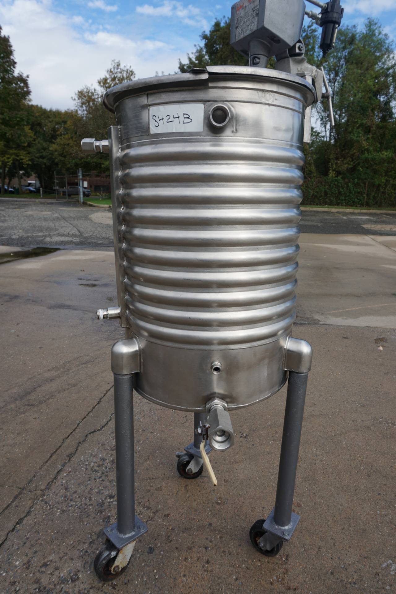 55 Gallon Utensco SS Vertical Jacketed Mix Tank, Air Operated Mixer
