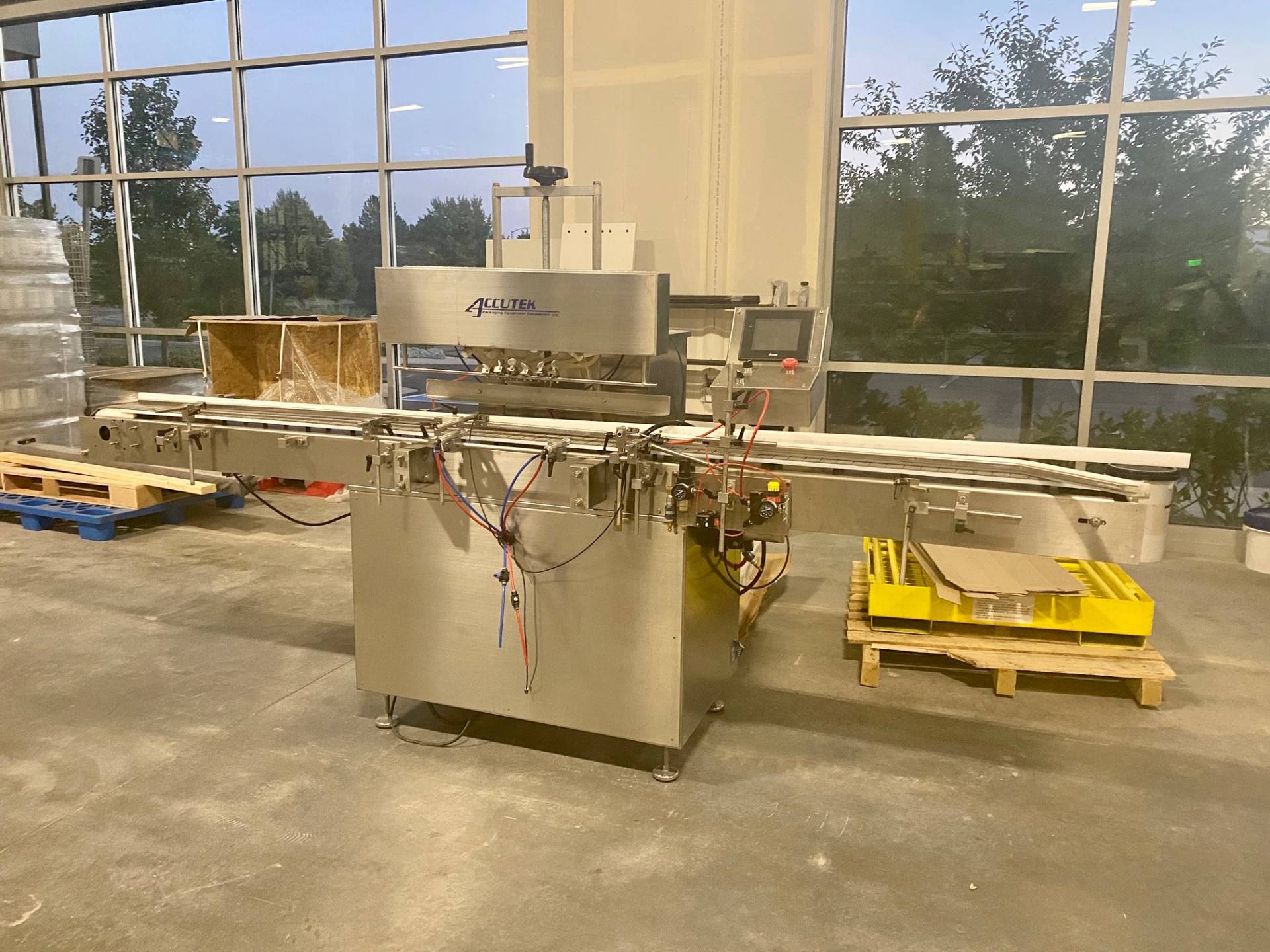 ACCUTEK Six Head"Auto Pinch 25"  Liquid Filler
