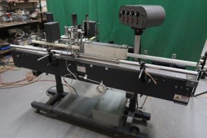 Universal R-320 Automatic Pressure Sensitive Labeling Machine, Portable