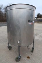 500 Gallon Stainless Steel Vertical Tank, on Casters